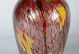 Vaso de vidro decorativo vermelho com mesclas. - Vaso de vidro decorativo vermelho com mesclas.