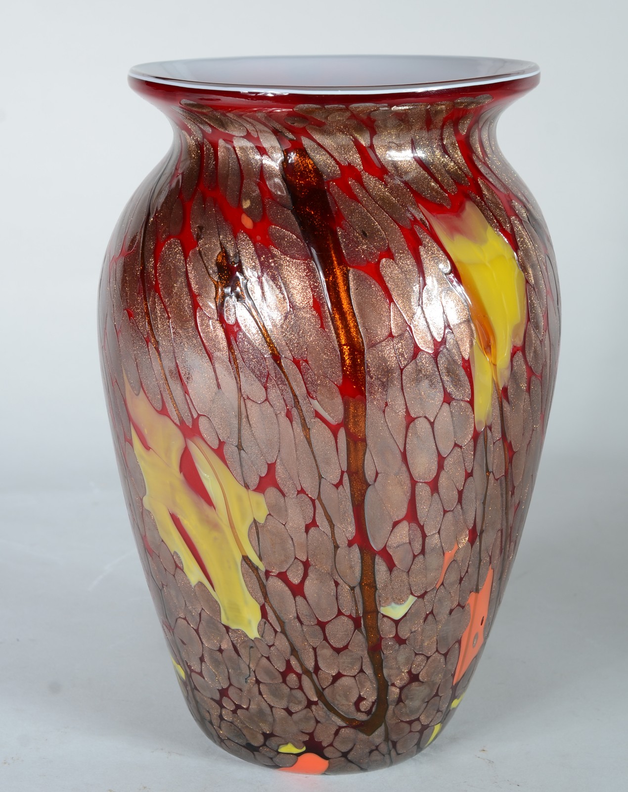 Vaso de vidro decorativo vermelho com mesclas. - foto 1 de 6