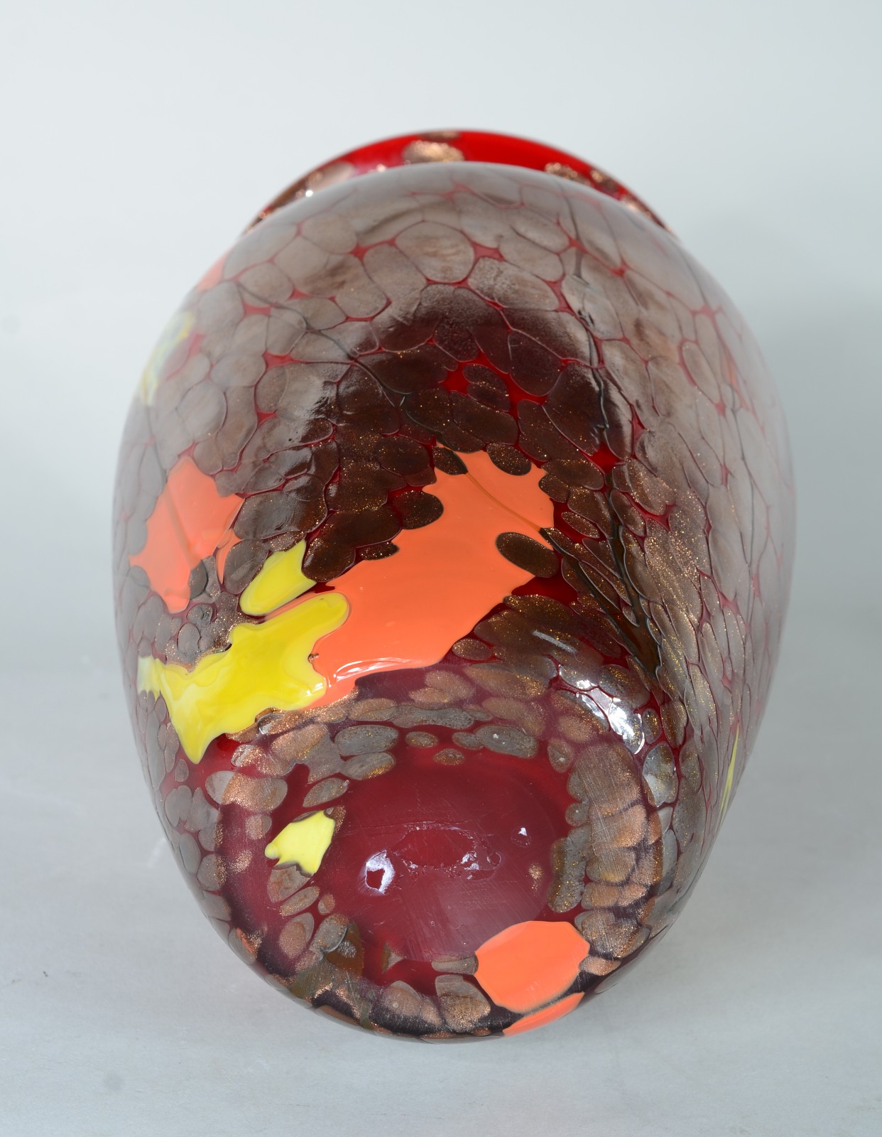 Vaso de vidro decorativo vermelho com mesclas. - foto 6 de 6