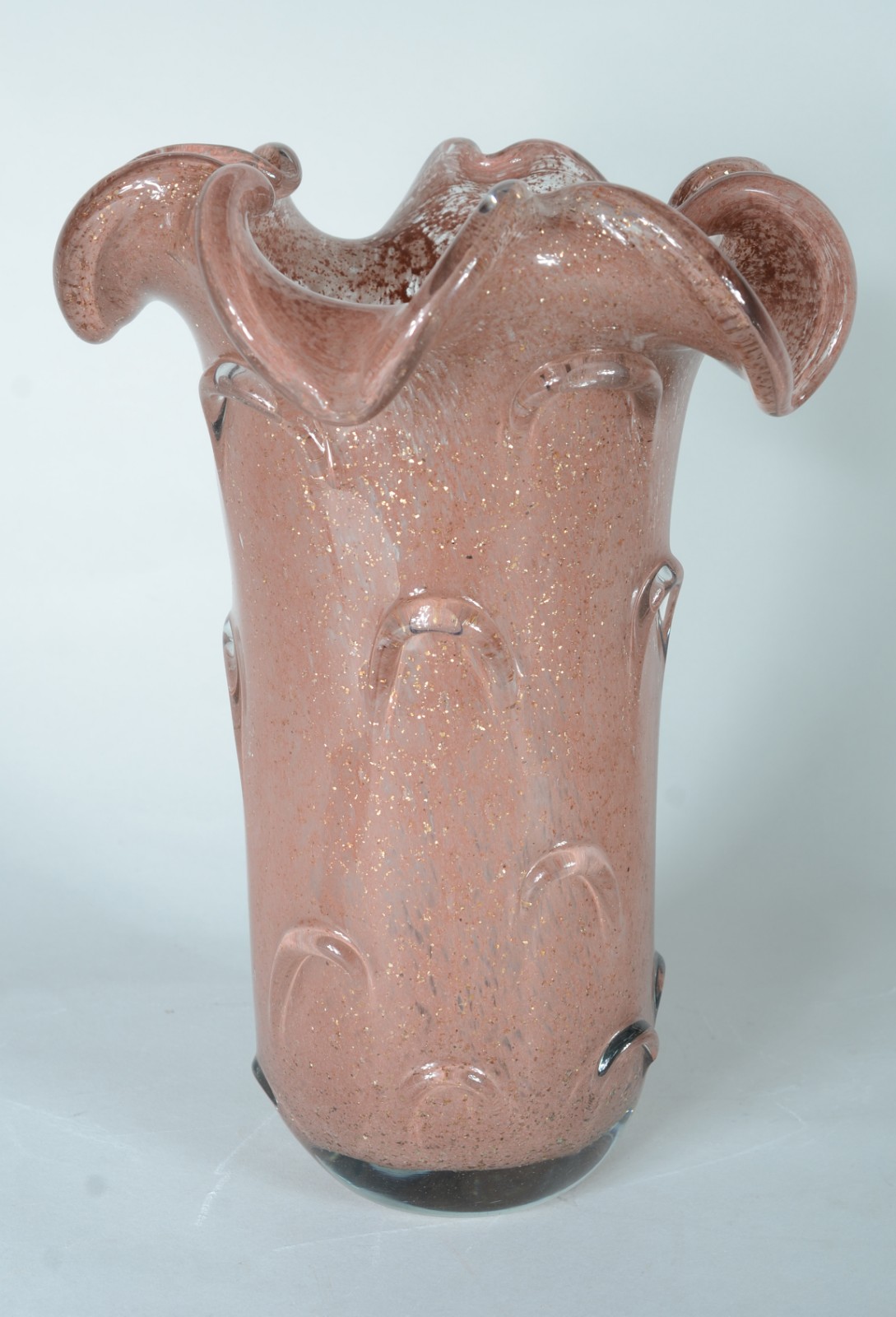 Vaso de vidro decorativo trabalhado, borda feitio babado. - foto 1 de 6