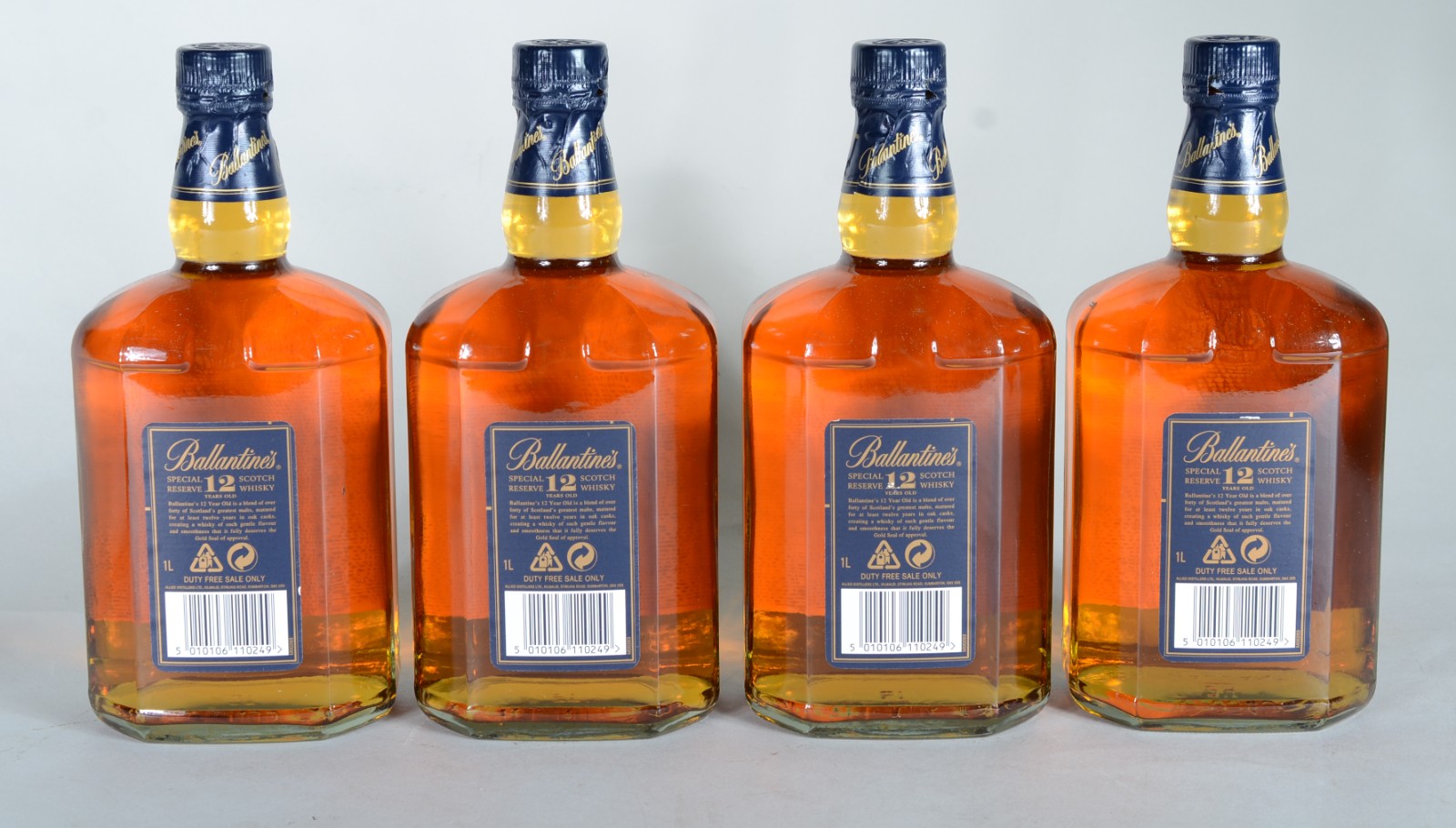 Quatro garrafas Whisky Balantines 12 anos. - foto 3 de 8