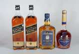 Quatro garrafas de bebida, sendo: 2 whisky Jwal... - Quatro garrafas de bebida, sendo: 2 whisky Jwalker 12 anos; whisky Ballantines 12 anos e cognac.