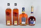 Quatro garrafas de bebida, sendo: 2 whisky Jwal... - Quatro garrafas de bebida, sendo: 2 whisky Jwalker 12 anos; whisky Ballantines 12 anos e cognac.
