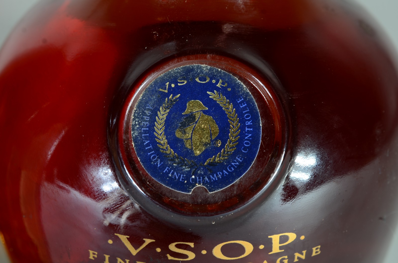 Quatro garrafas de bebida, sendo: 2 whisky Jwalker 12 anos; whisky... - foto 4 de 11