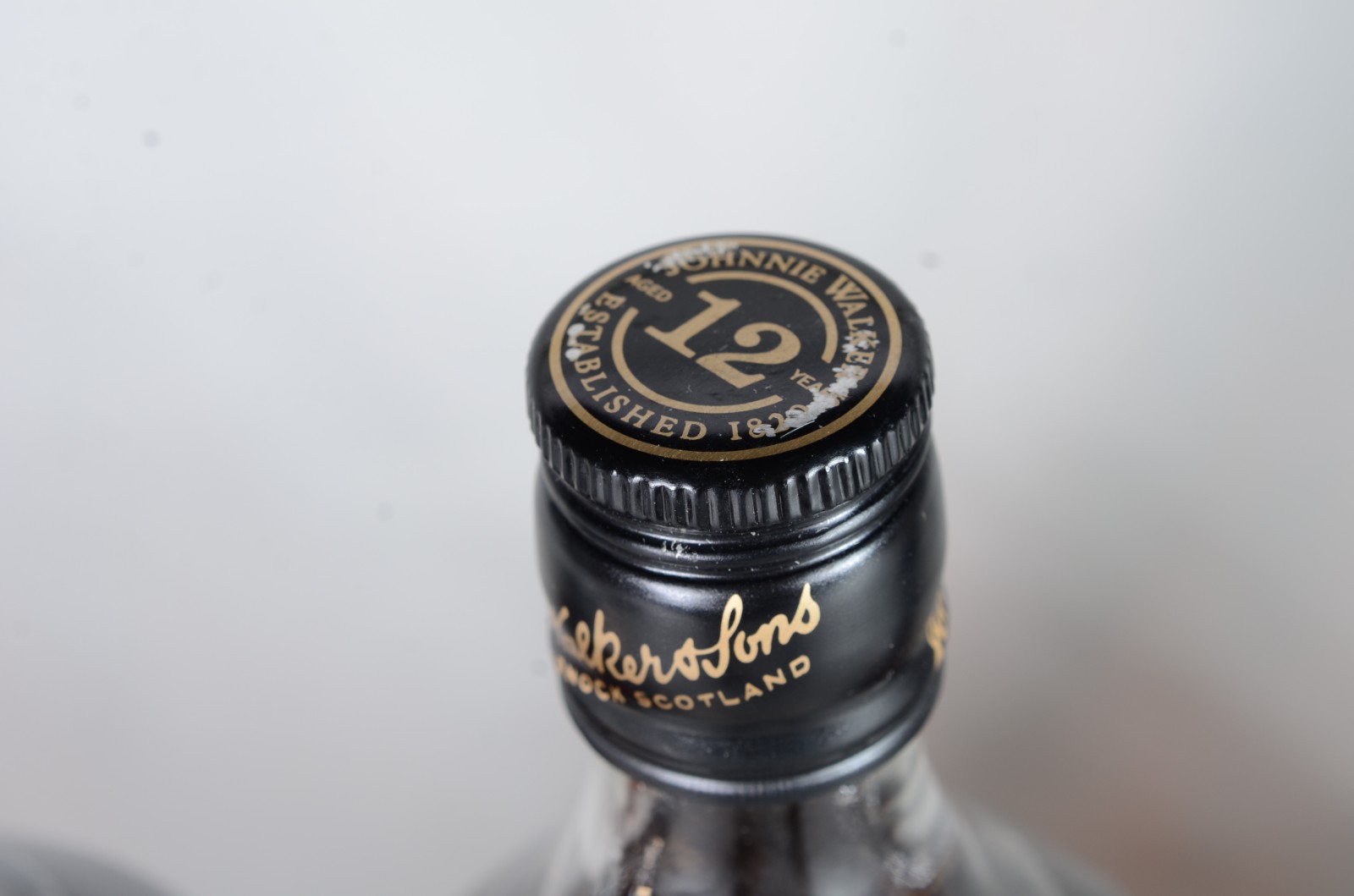Quatro garrafas de bebida, sendo: 2 whisky Jwalker 12 anos; whisky... - foto 5 de 11