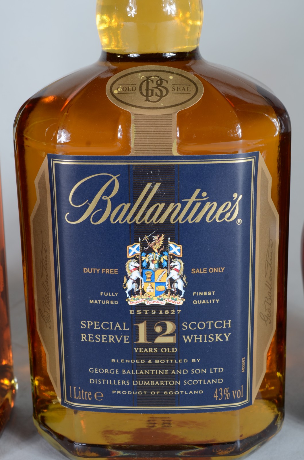 Quatro garrafas de bebida, sendo: 2 whisky Jwalker 12 anos; whisky... - foto 6 de 11