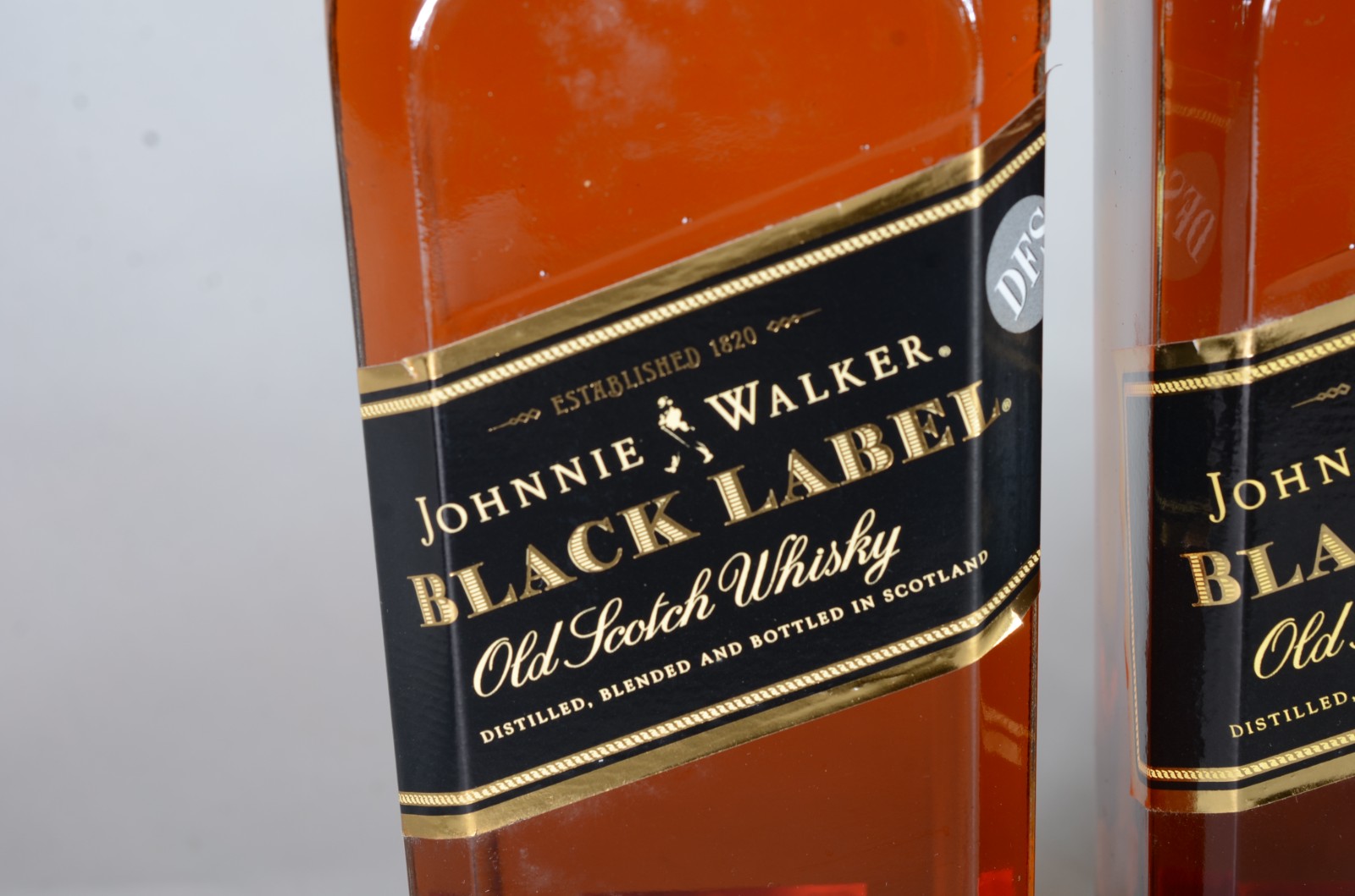 Quatro garrafas de bebida, sendo: 2 whisky Jwalker 12 anos; whisky... - foto 7 de 11