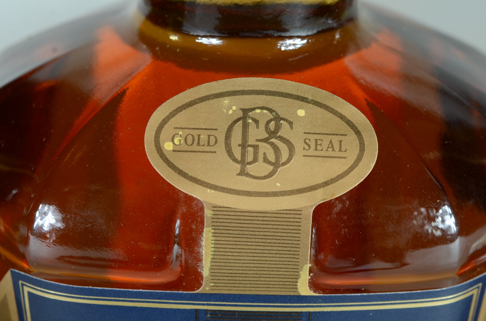 Quatro garrafas de bebida, sendo: 2 whisky Jwalker 12 anos; whisky... - foto 9 de 11