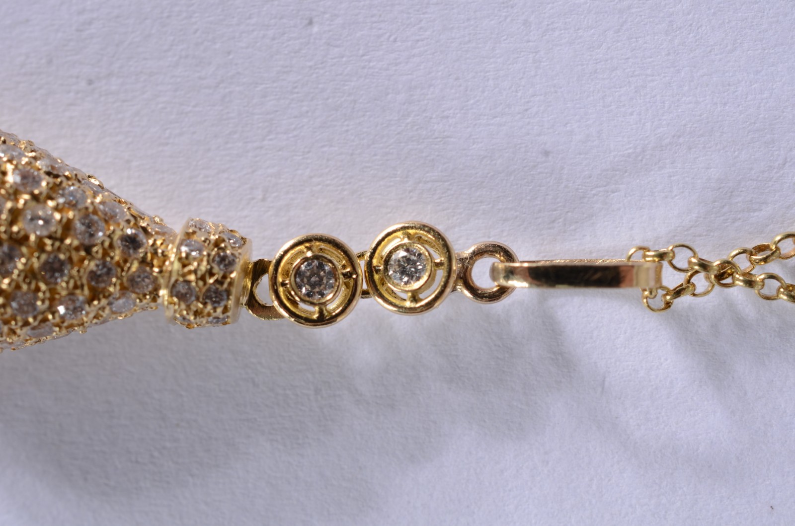 Colar de ouro 18 k., contraste 750 mls com pendente feitio gota... - foto 5 de 10