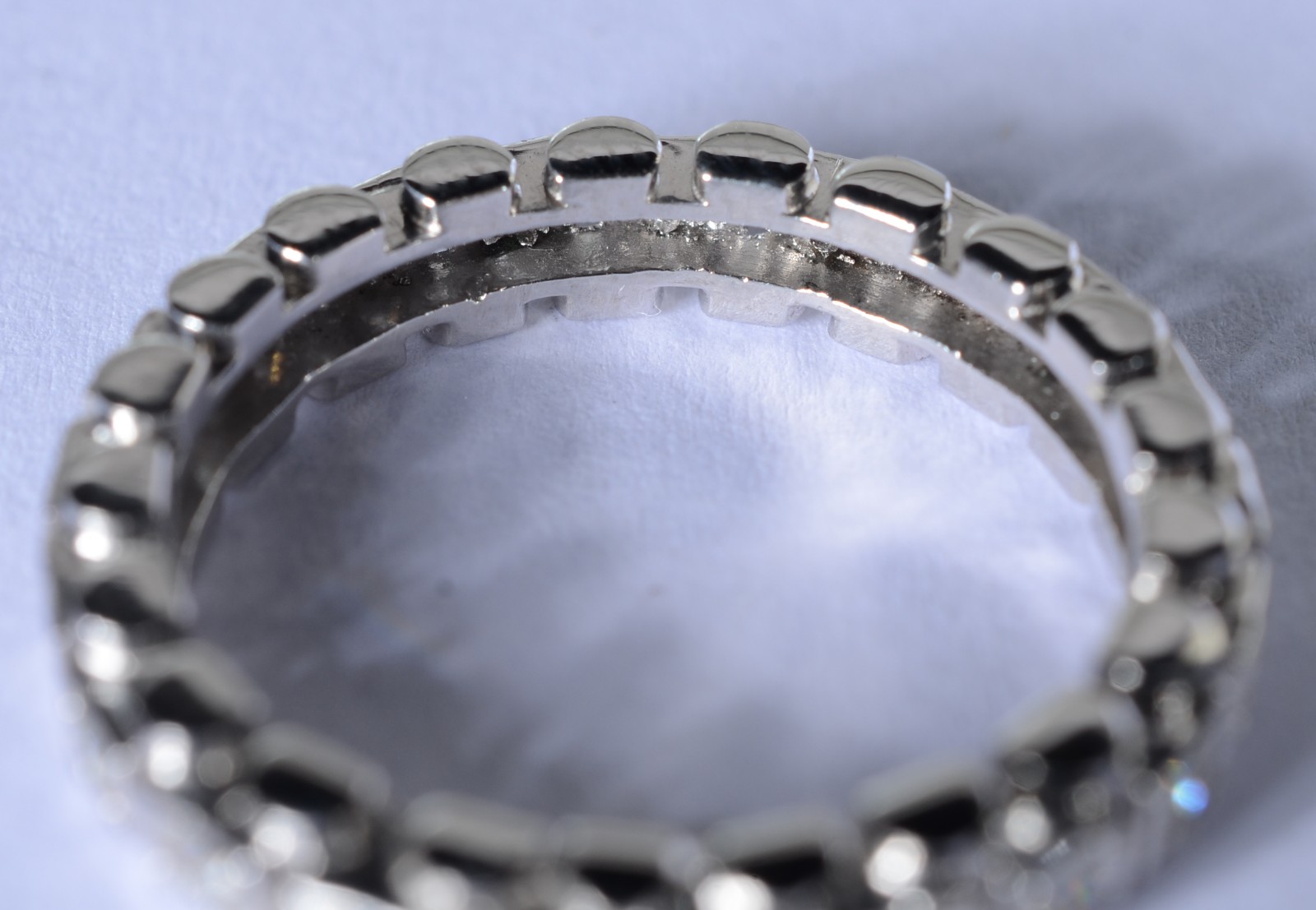 Aliança completa de ouro branco com 20 brilhantes de 0,05 ct cada... - foto 3 de 7