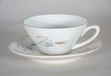 Porcelana Real (1943-1972),  - Serviço para chá de porcelana Real, branca com friso dourado e flores em tons de azul, composto de: 6 xícaras com pires, 2 bules, leiteira, açucareiro