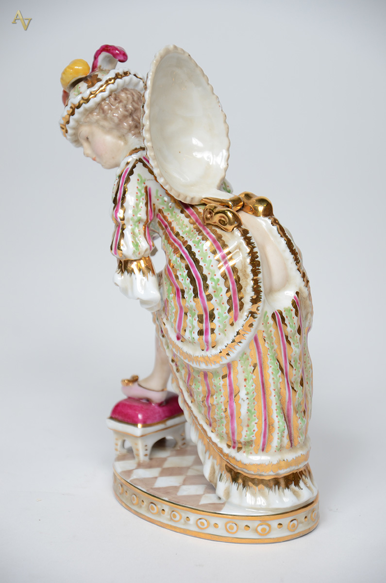 Escultura de porcelana européia representando "dama erótica"... - foto 2 de 2