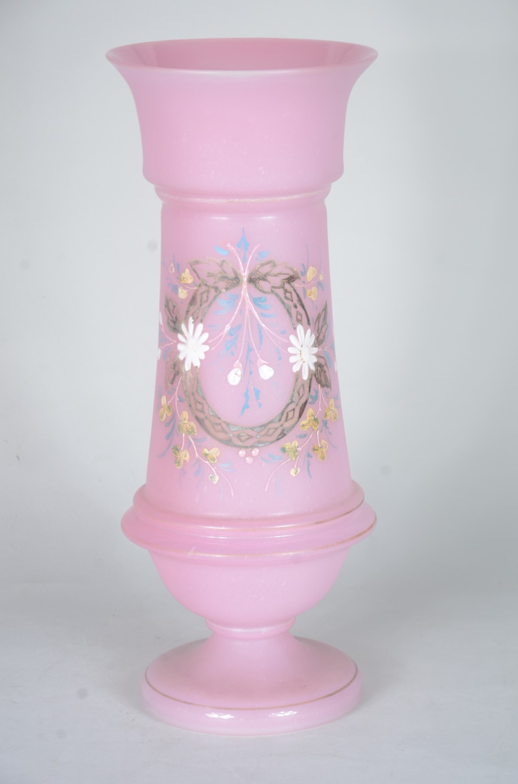 Vaso de opalina rosa, flores pintadas em policromia. - foto 1 de 5