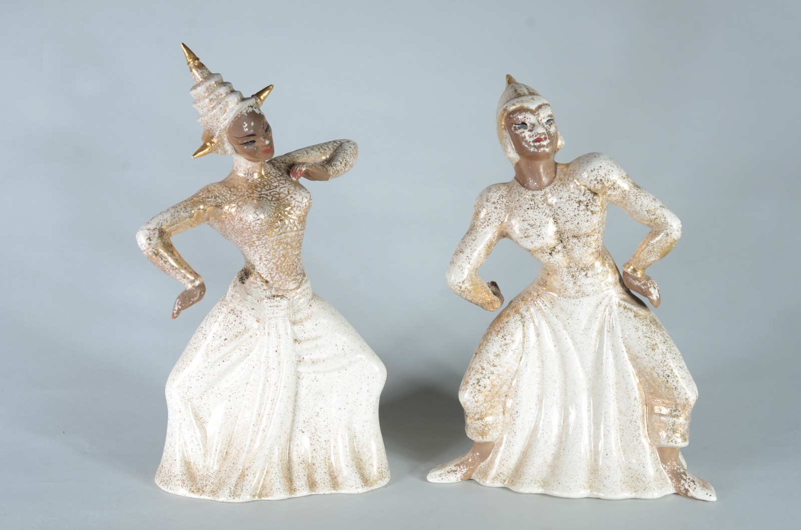 Par de esculturas de cerâmica policromada representando casal de... - foto 1 de 9
