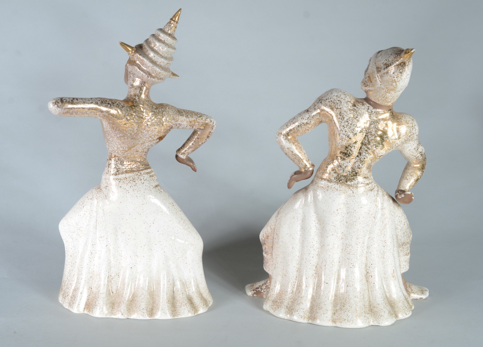 Par de esculturas de cerâmica policromada representando casal de... - foto 5 de 9