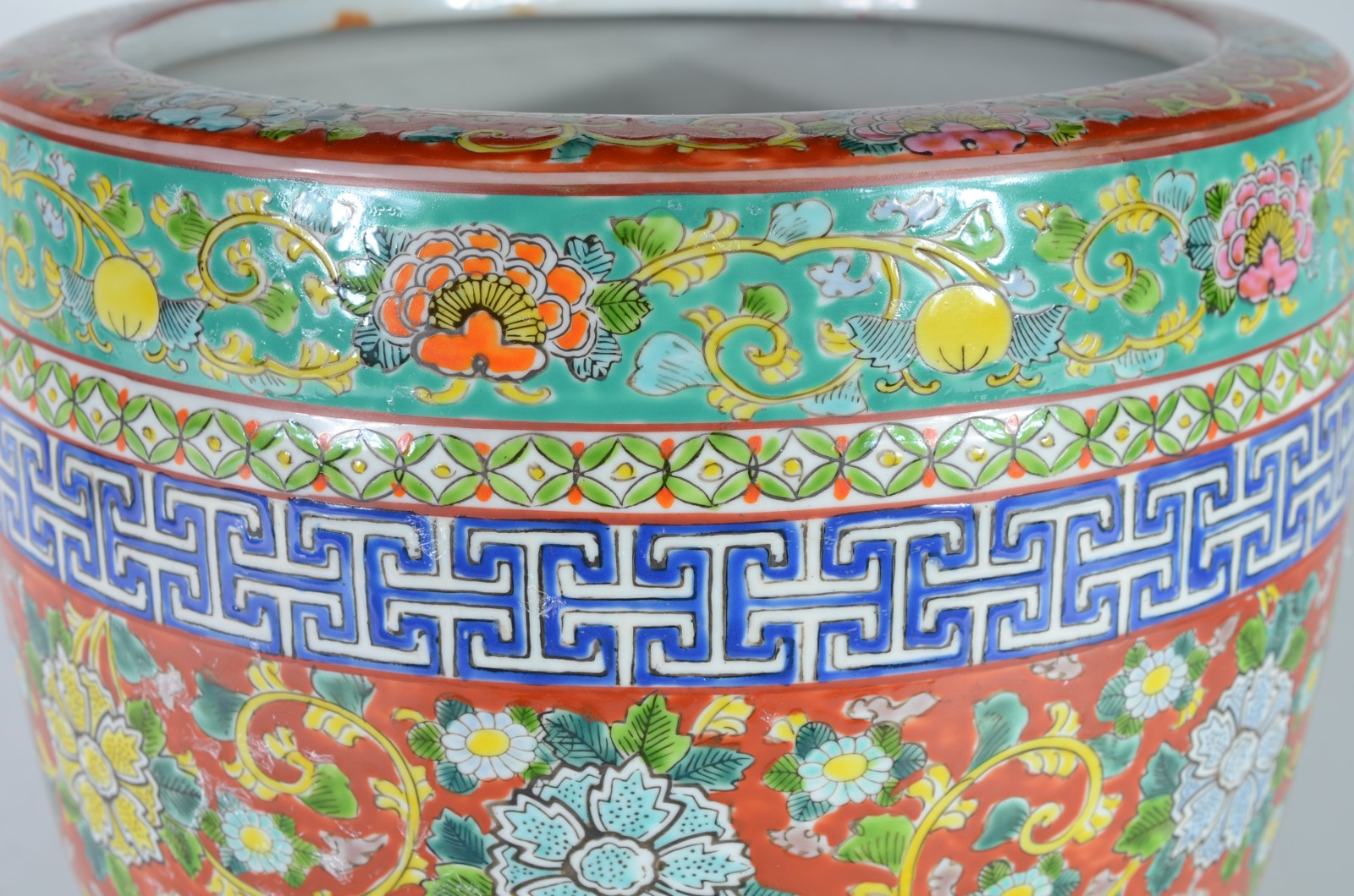 Cachepot de porcelana oriental policromada. - foto 4 de 6