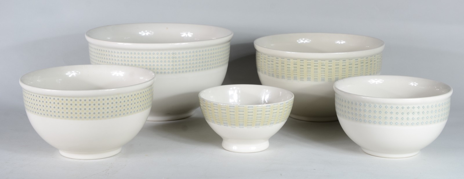 Conjunto com 5 bowls/saladeiras de cerâmica tailandesa, diversos... - foto 1 de 5