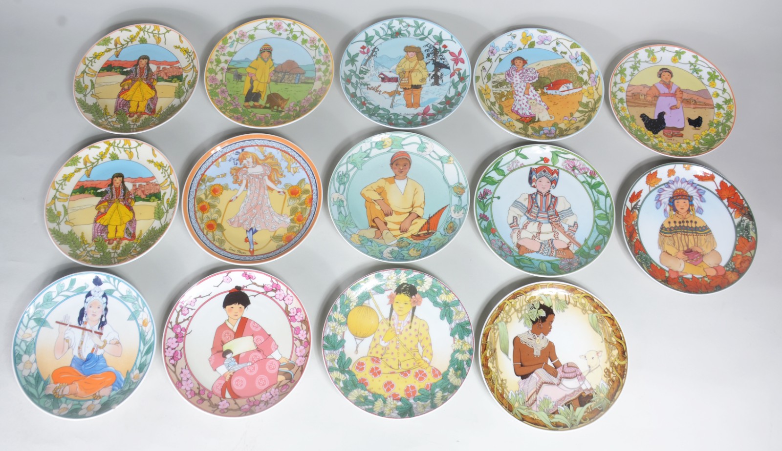 Conjunto com 14 pratos de porcelana alemã Villeroy & Boch - Coleção... - foto 1 de 8