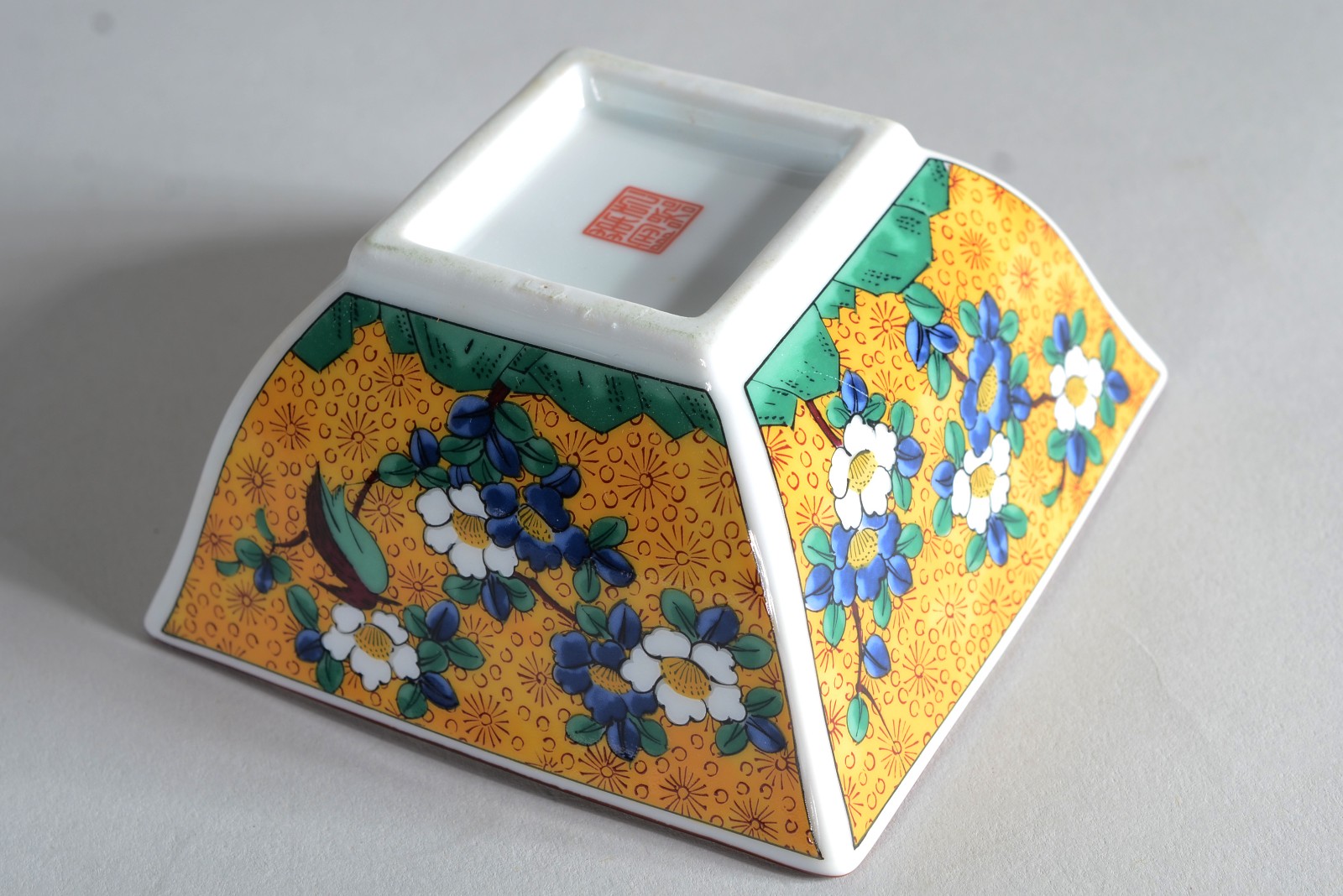 Dois conjuntos de porcelana oriental, sendo: 5 bowls para petiscos; 5... - foto 4 de 10