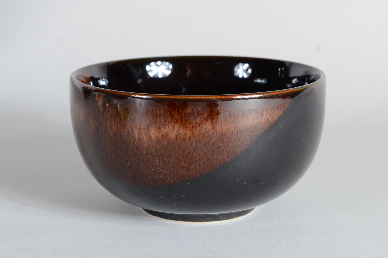 Dois conjuntos de porcelana oriental, sendo: 5 bowls para petiscos; 5... - foto 6 de 10