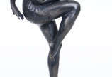 Escultura estilo  Art Deco representando figura... - Escultura estilo  Art Deco representando figura  feminina,  base de mármore 