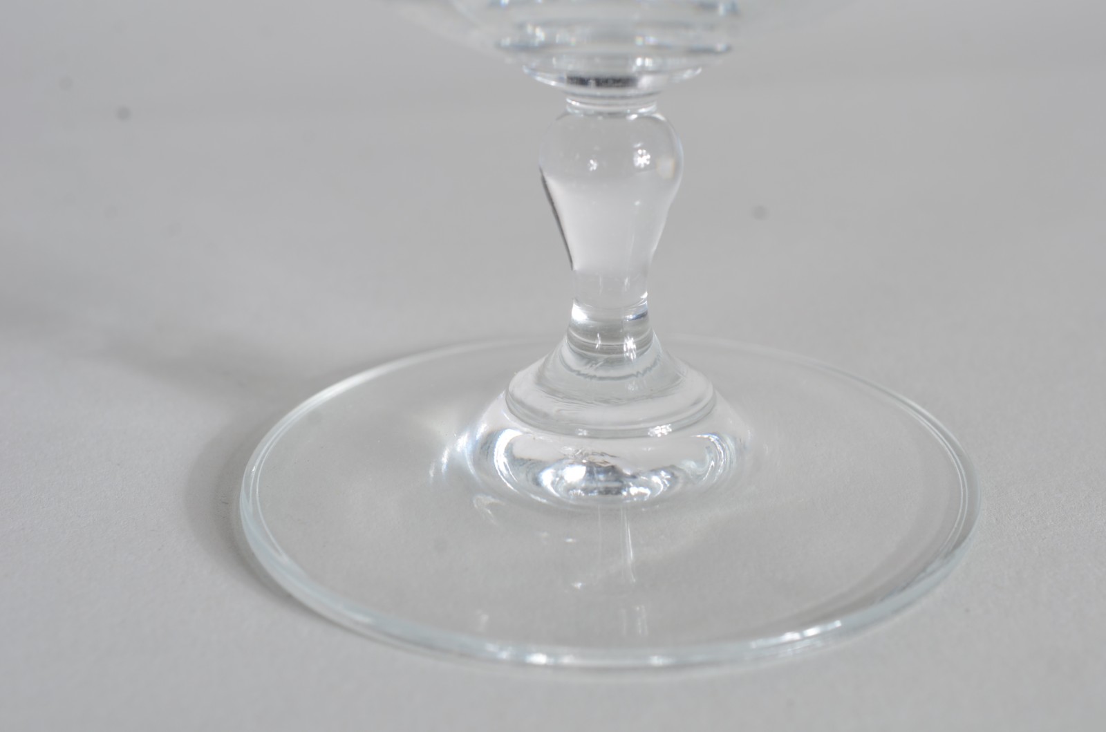 Conjunto com 12 taças de cristal para "brandy". - foto 3 de 5