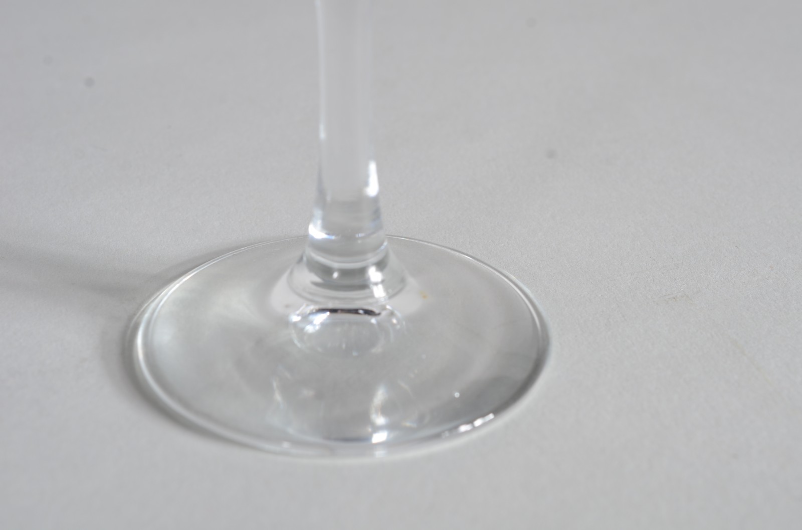 Conjunto com 17 flutes de cristal para champagne. - foto 3 de 5