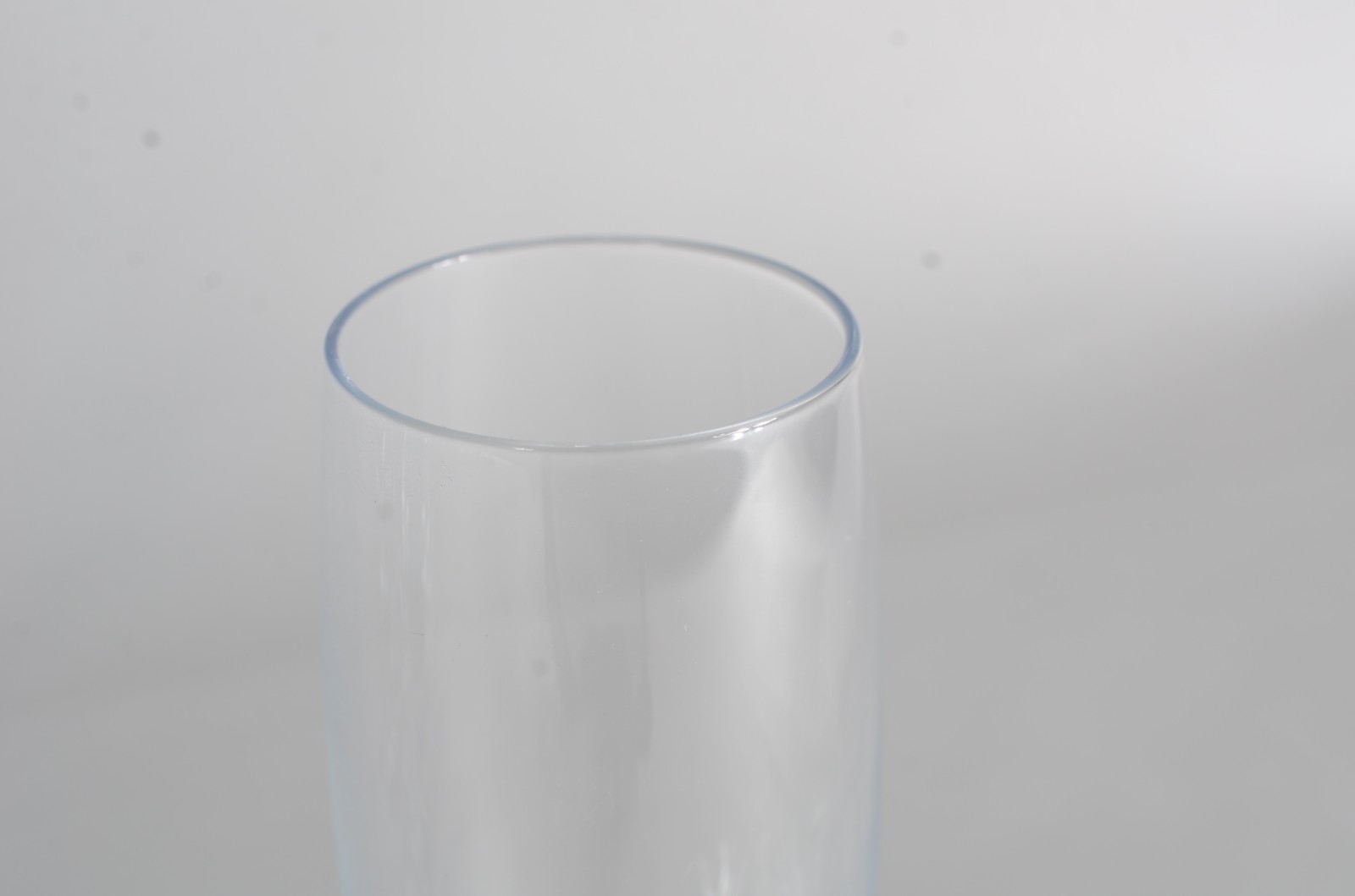 Conjunto com 17 flutes de cristal para champagne. - foto 5 de 5