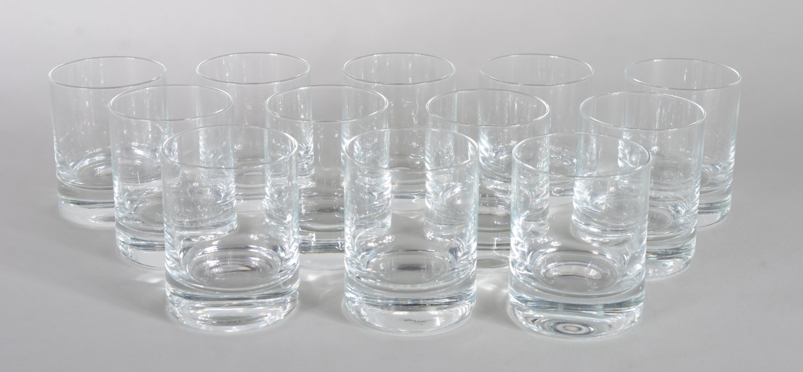 Conjunto com 12 copos de cristal alemão para coquetel. - foto 1 de 5