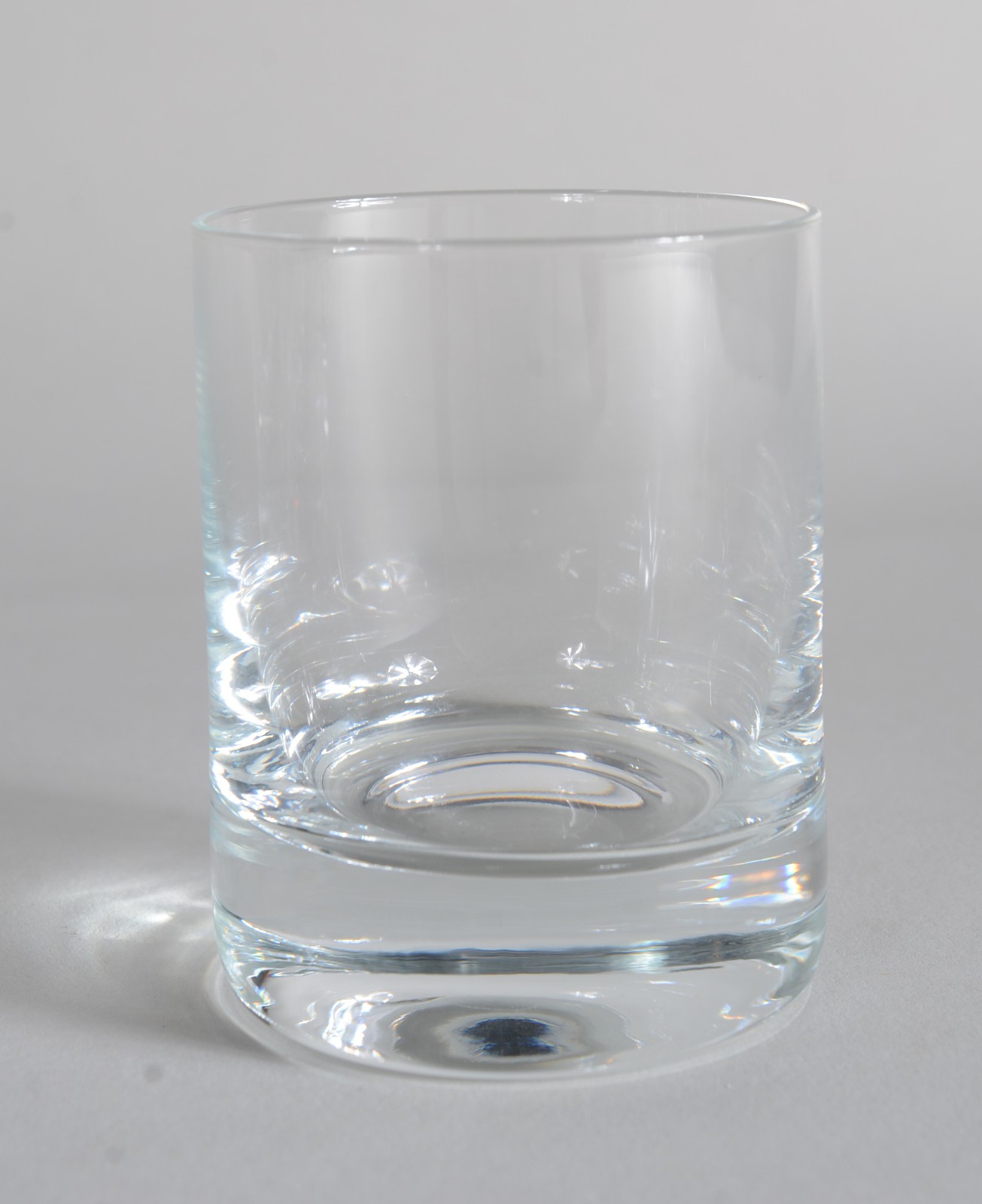 Conjunto com 12 copos de cristal alemão para coquetel. - foto 2 de 5
