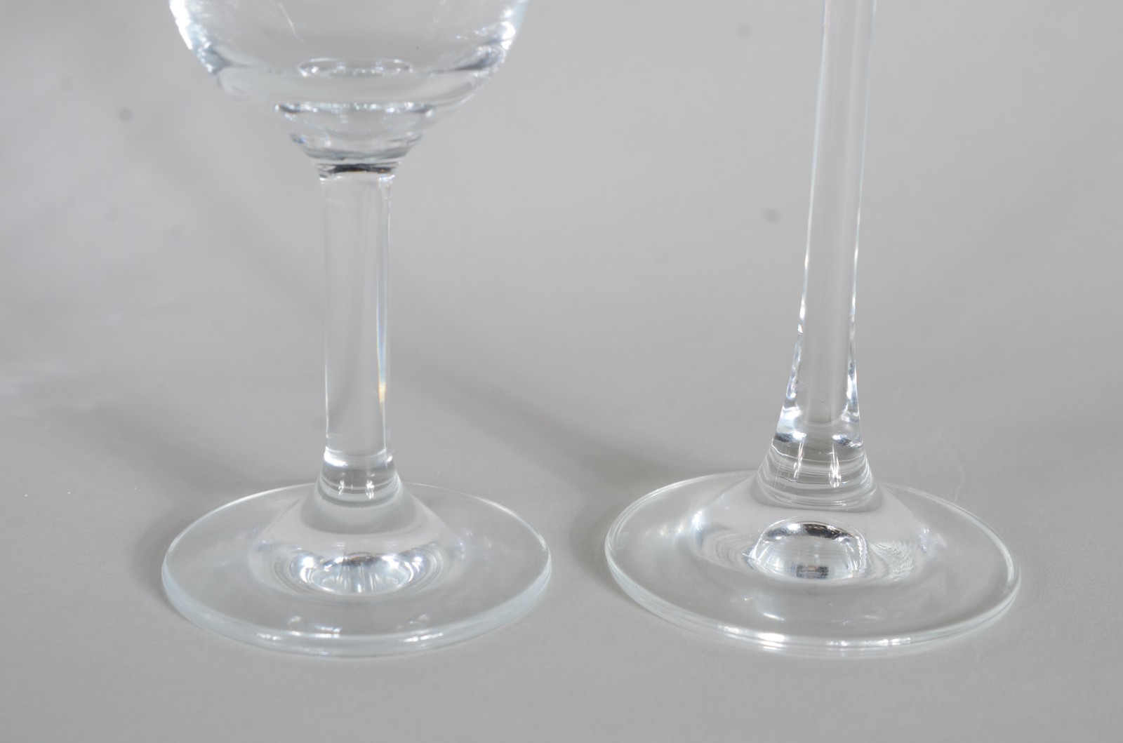Conjunto com 28 cálices de cristal para cherry sendo 6 deles um pouco... - foto 3 de 4