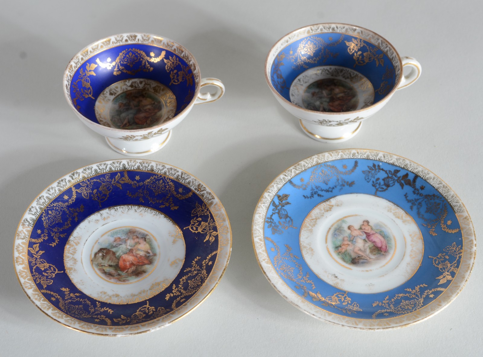 Pequeno serviço para café de porcelana Velho Viena, fundo branco com... - foto 3 de 11
