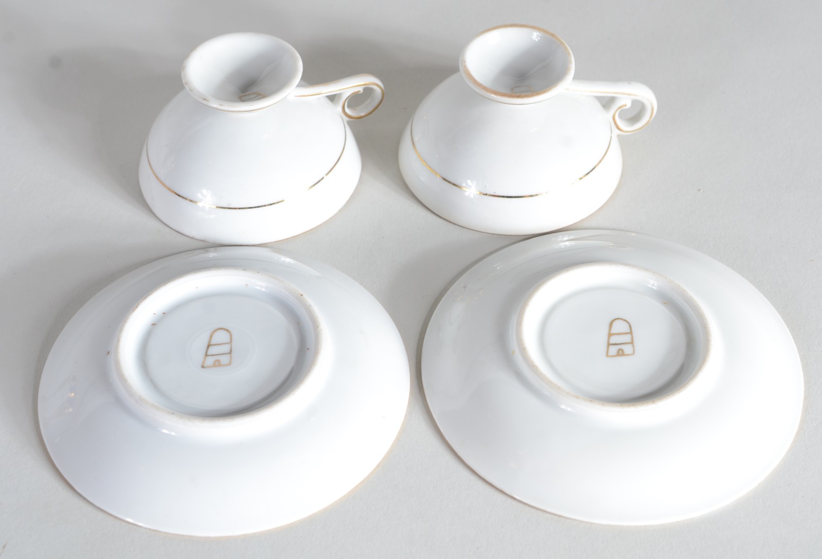 Pequeno serviço para café de porcelana Velho Viena, fundo branco com... - foto 6 de 11