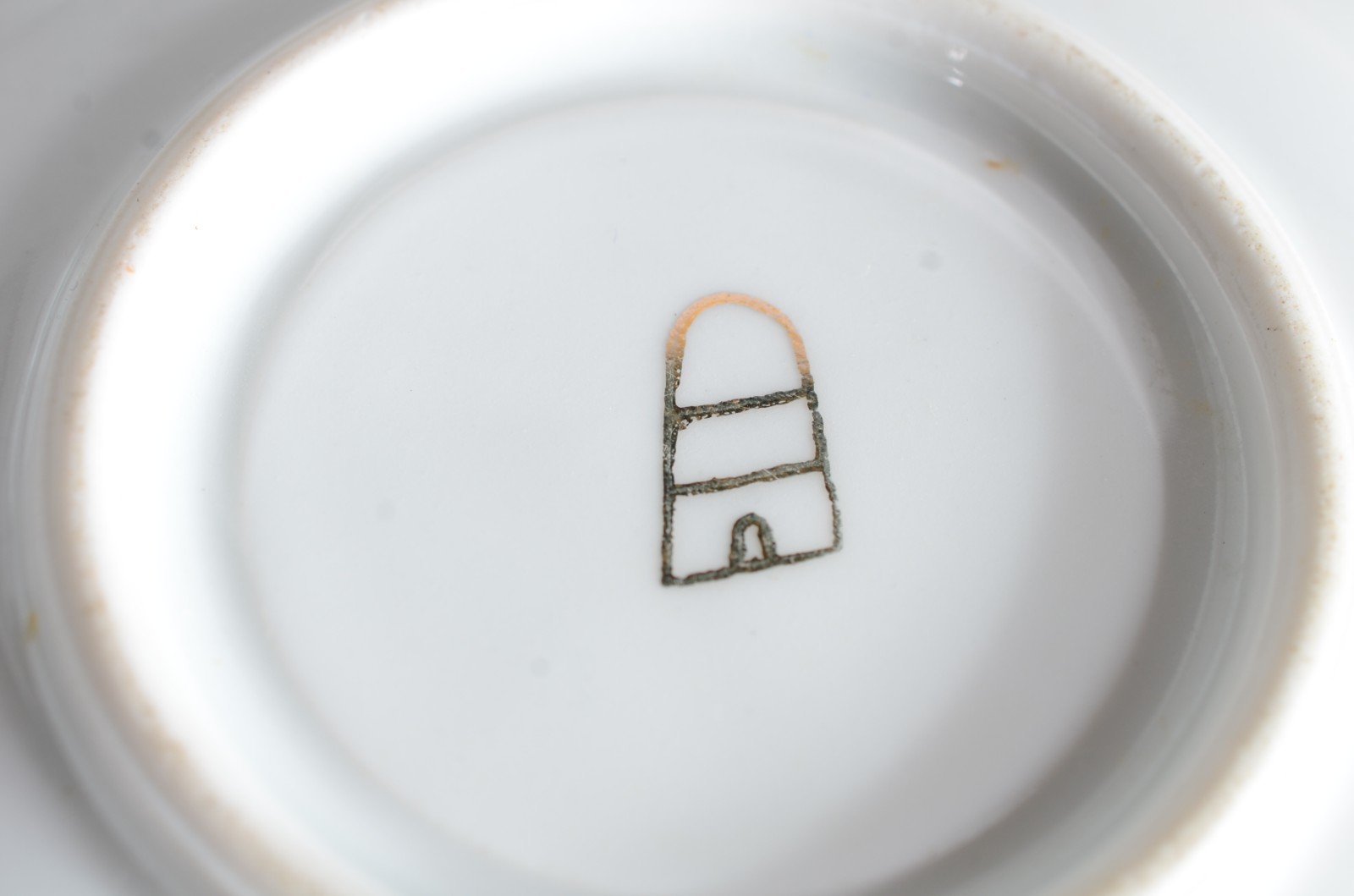 Pequeno serviço para café de porcelana Velho Viena, fundo branco com... - foto 7 de 11