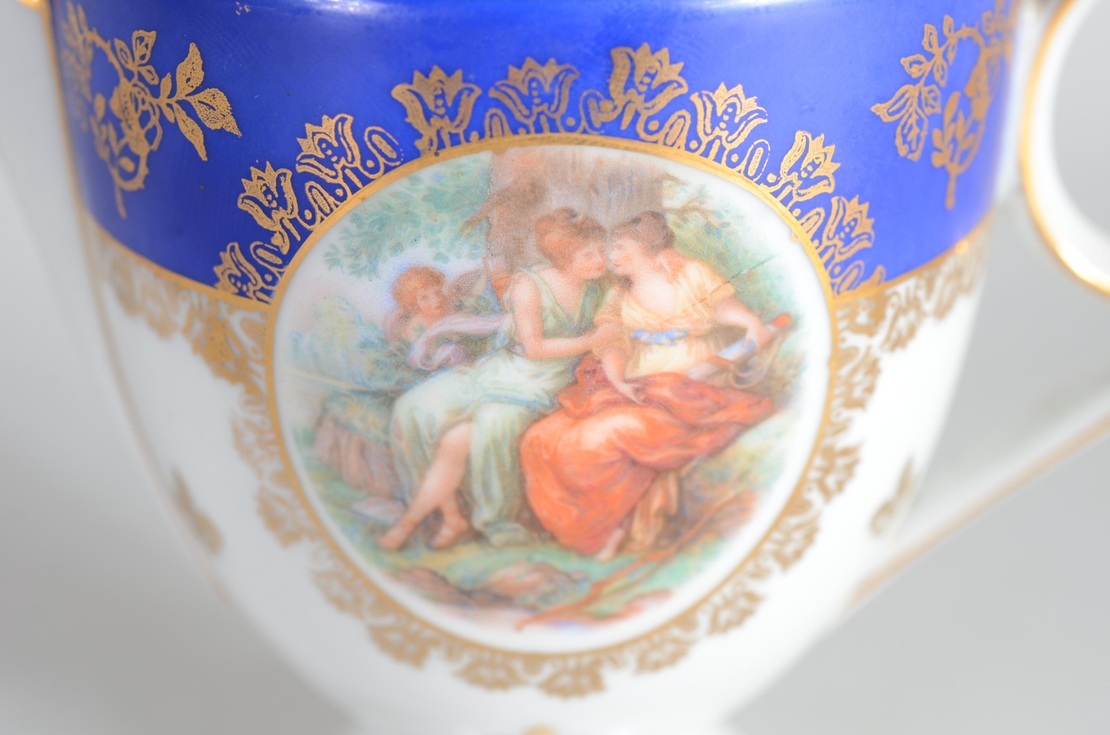 Pequeno serviço para café de porcelana Velho Viena, fundo branco com... - foto 10 de 11