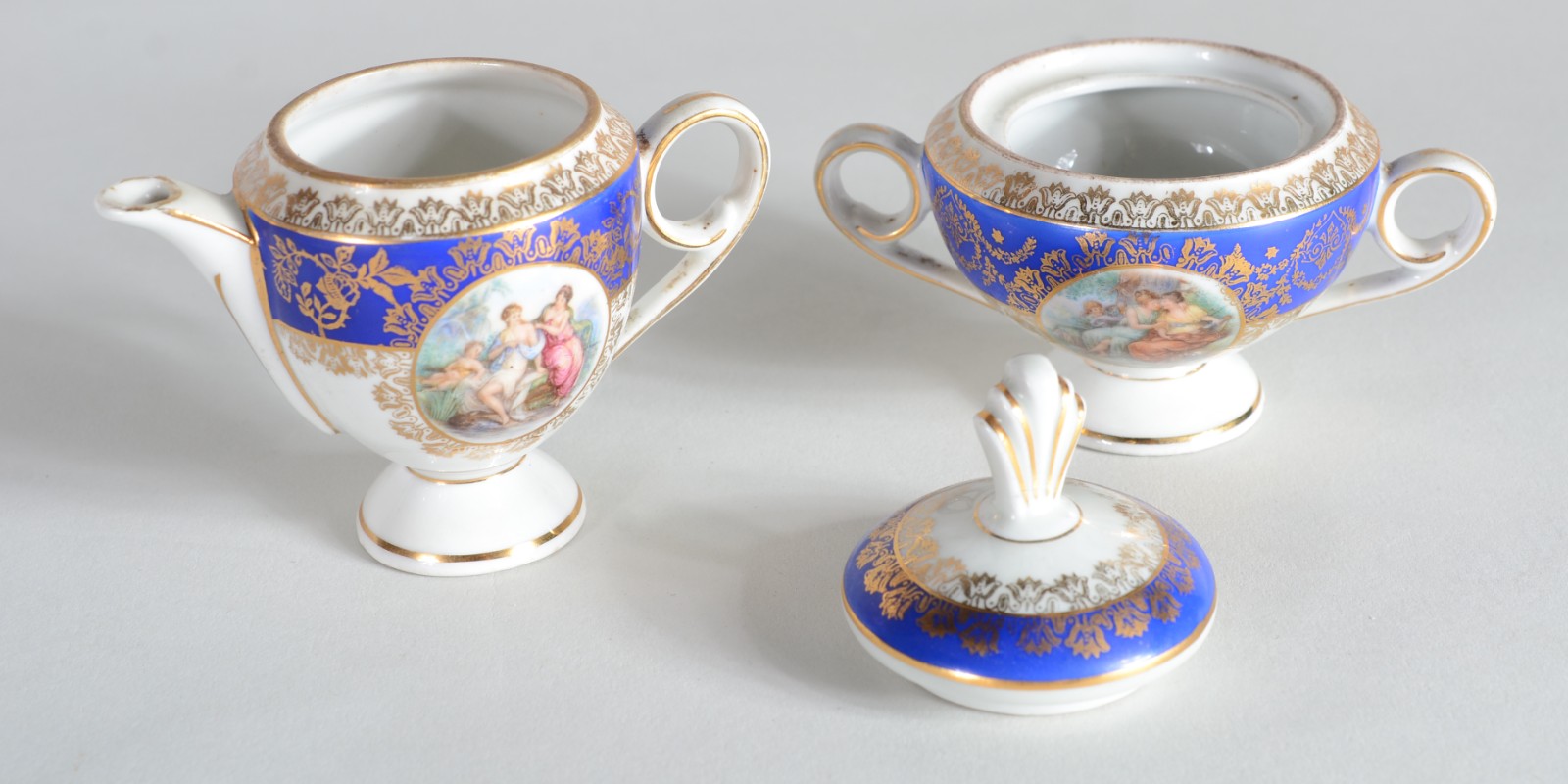 Pequeno serviço para café de porcelana Velho Viena, fundo branco com... - foto 11 de 11