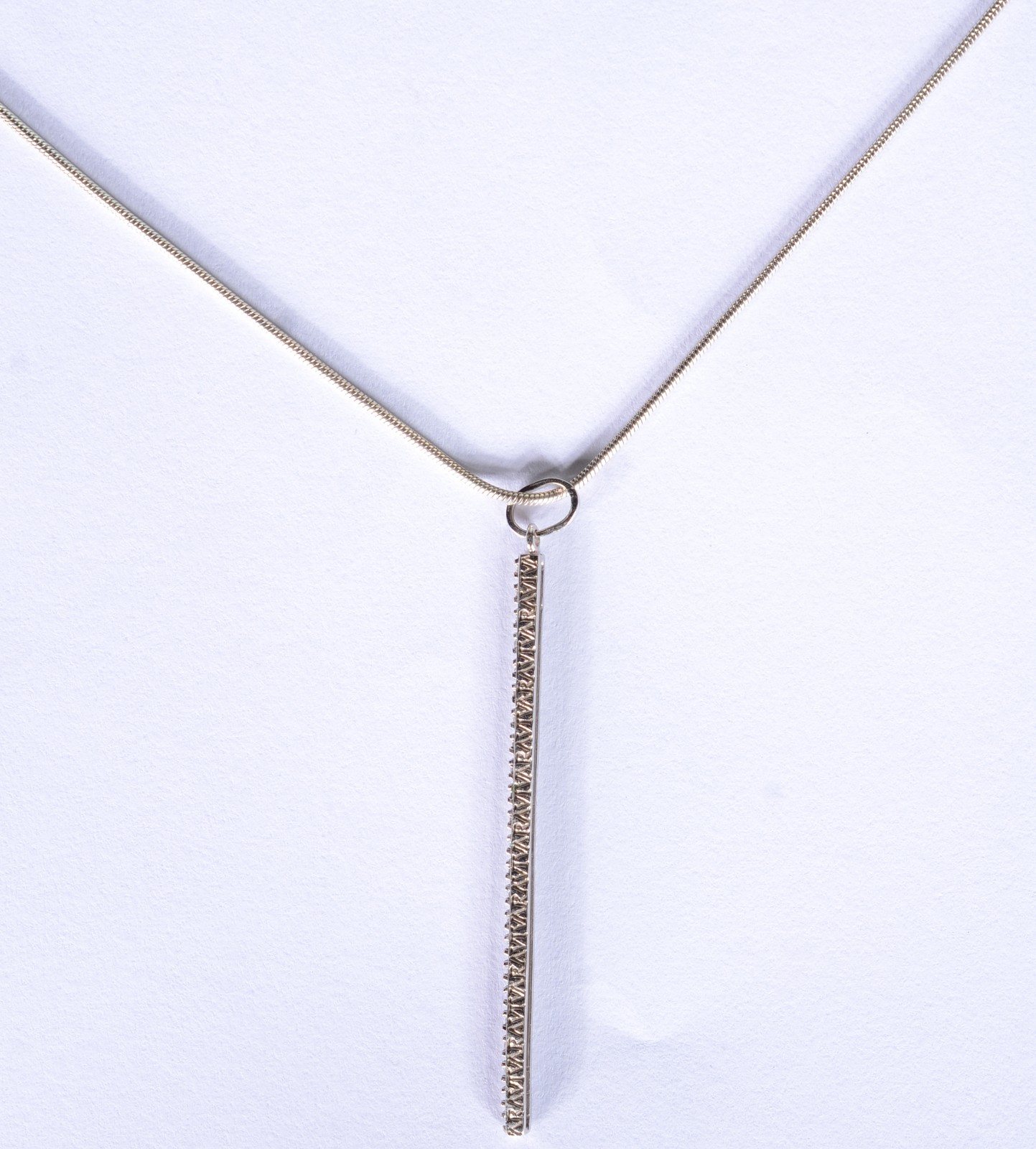 Colar de ouro branco "rabo de rato" com pendente cravejado com mini... - foto 1 de 6