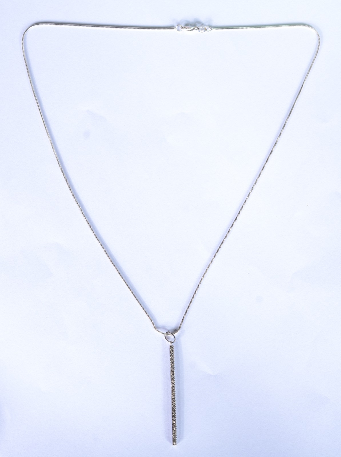 Colar de ouro branco "rabo de rato" com pendente cravejado com mini... - foto 6 de 6