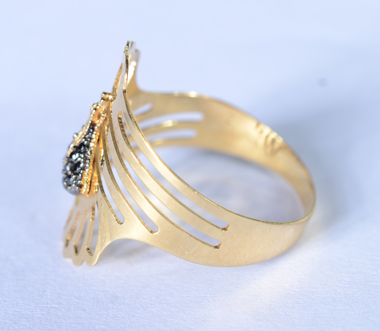 Anel de ouro 18 k., contraste 750 mls, pendente de Nossa Senhora com... - foto 3 de 7
