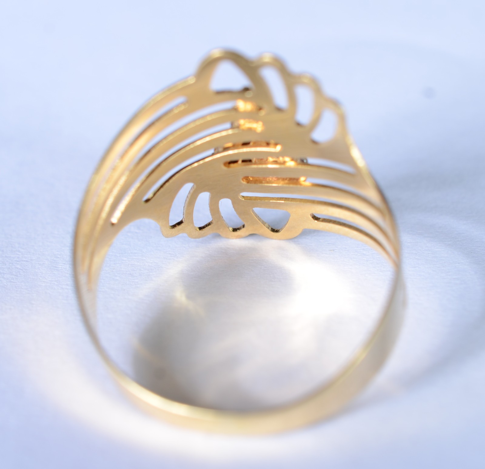Anel de ouro 18 k., contraste 750 mls, pendente de Nossa Senhora com... - foto 4 de 7