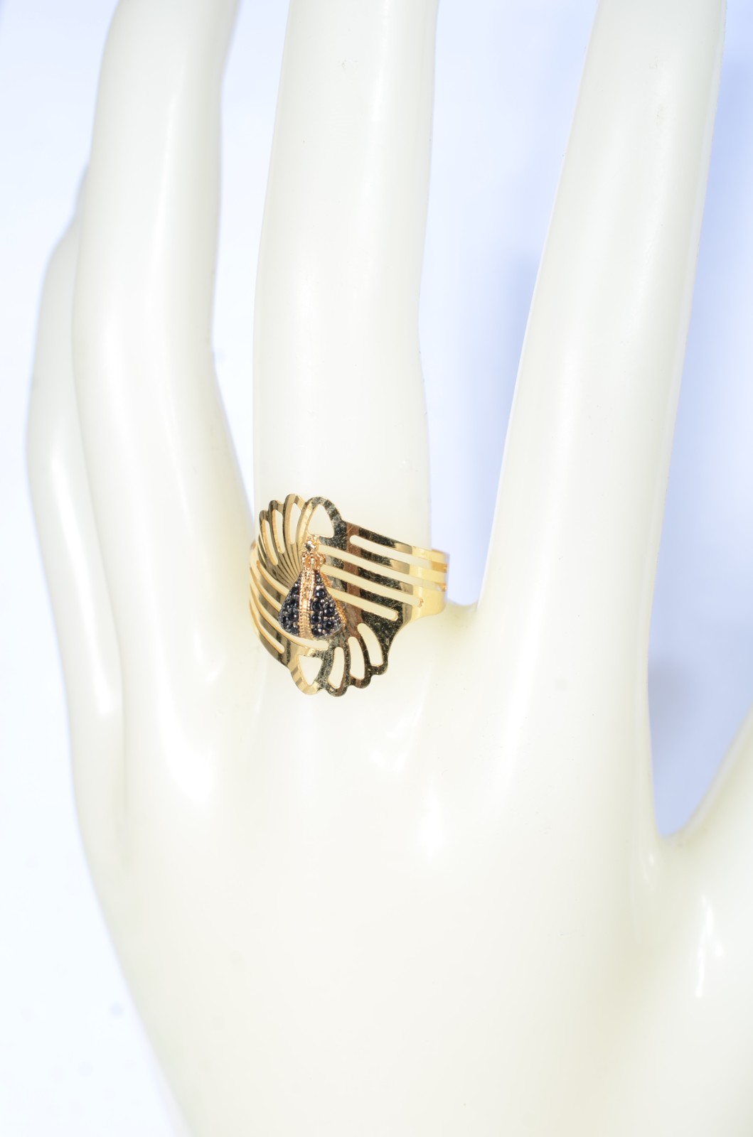 Anel de ouro 18 k., contraste 750 mls, pendente de Nossa Senhora com... - foto 7 de 7
