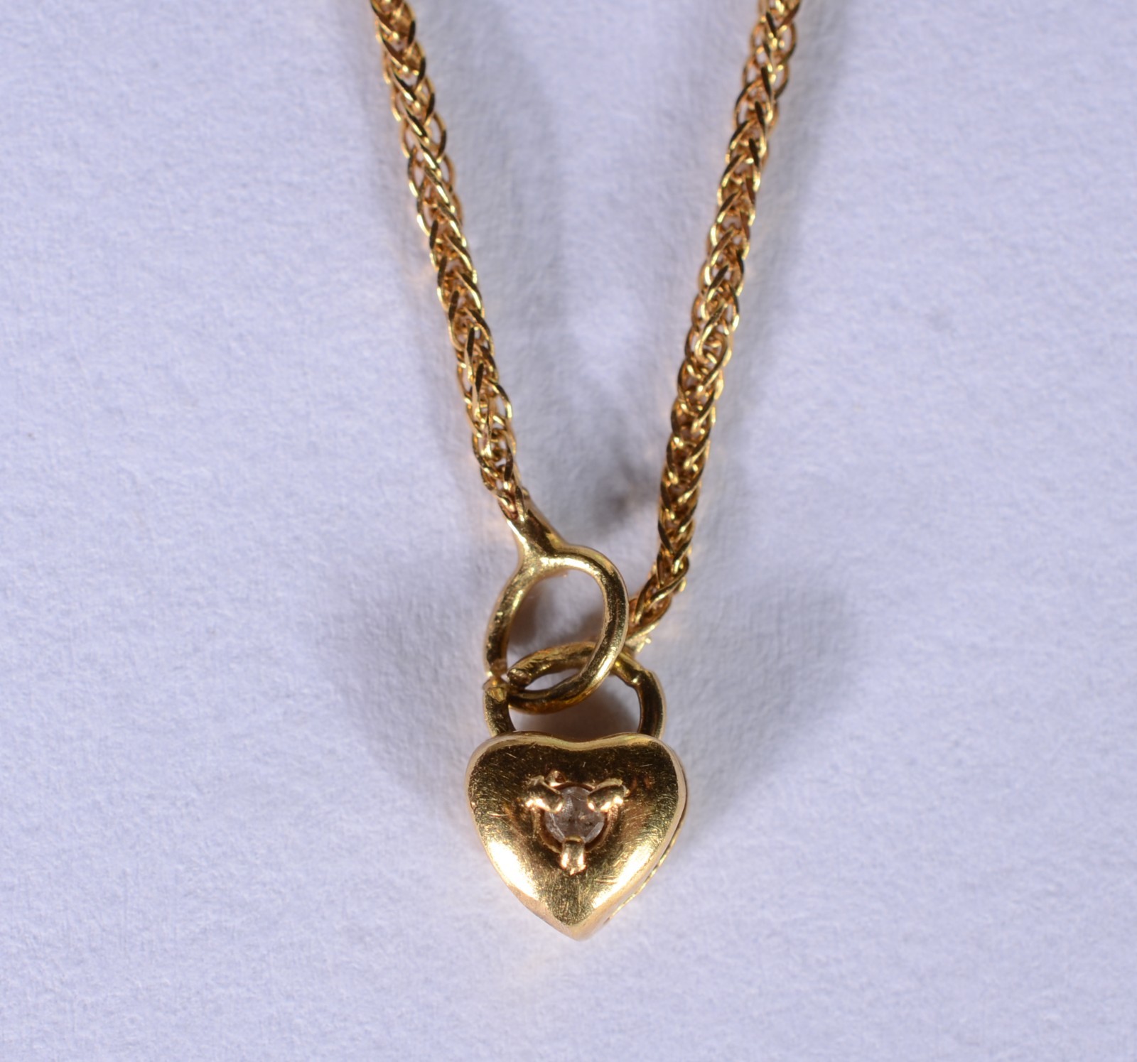 Colar de ouro 18 k., contraste 750 mls com pendente feitio coração... - foto 1 de 6