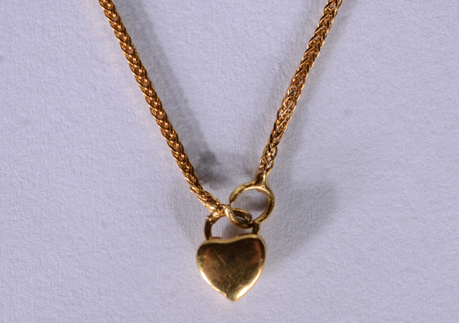 Colar de ouro 18 k., contraste 750 mls com pendente feitio coração... - foto 5 de 6
