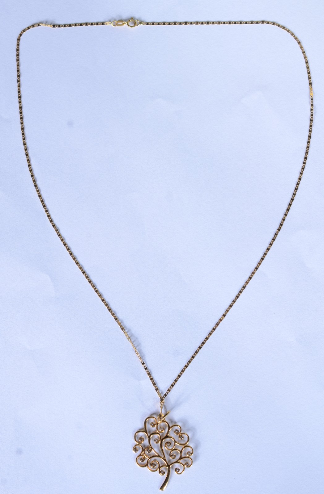 Colar de ouro 18 k., contraste 750 mls com pendente da árvore da... - foto 2 de 8