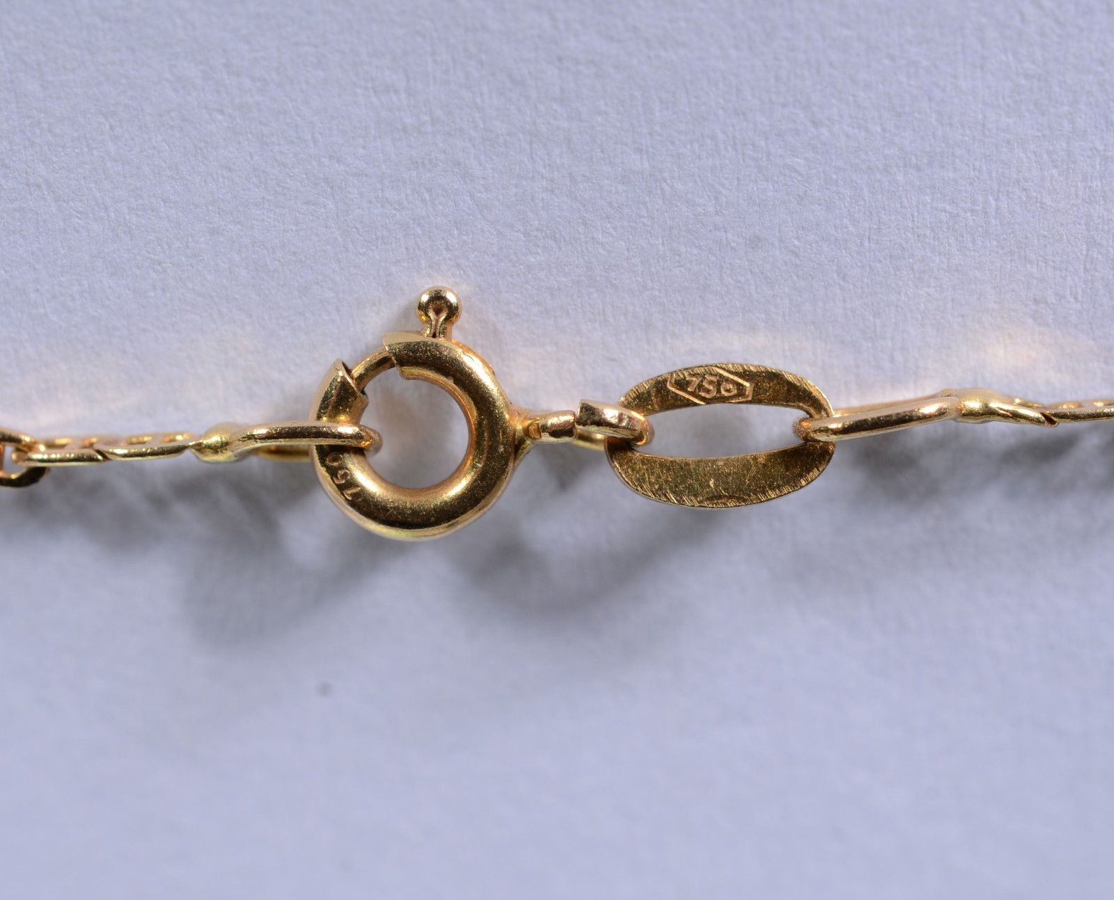 Colar de ouro 18 k., contraste 750 mls com pendente feitio lua e... - foto 4 de 6