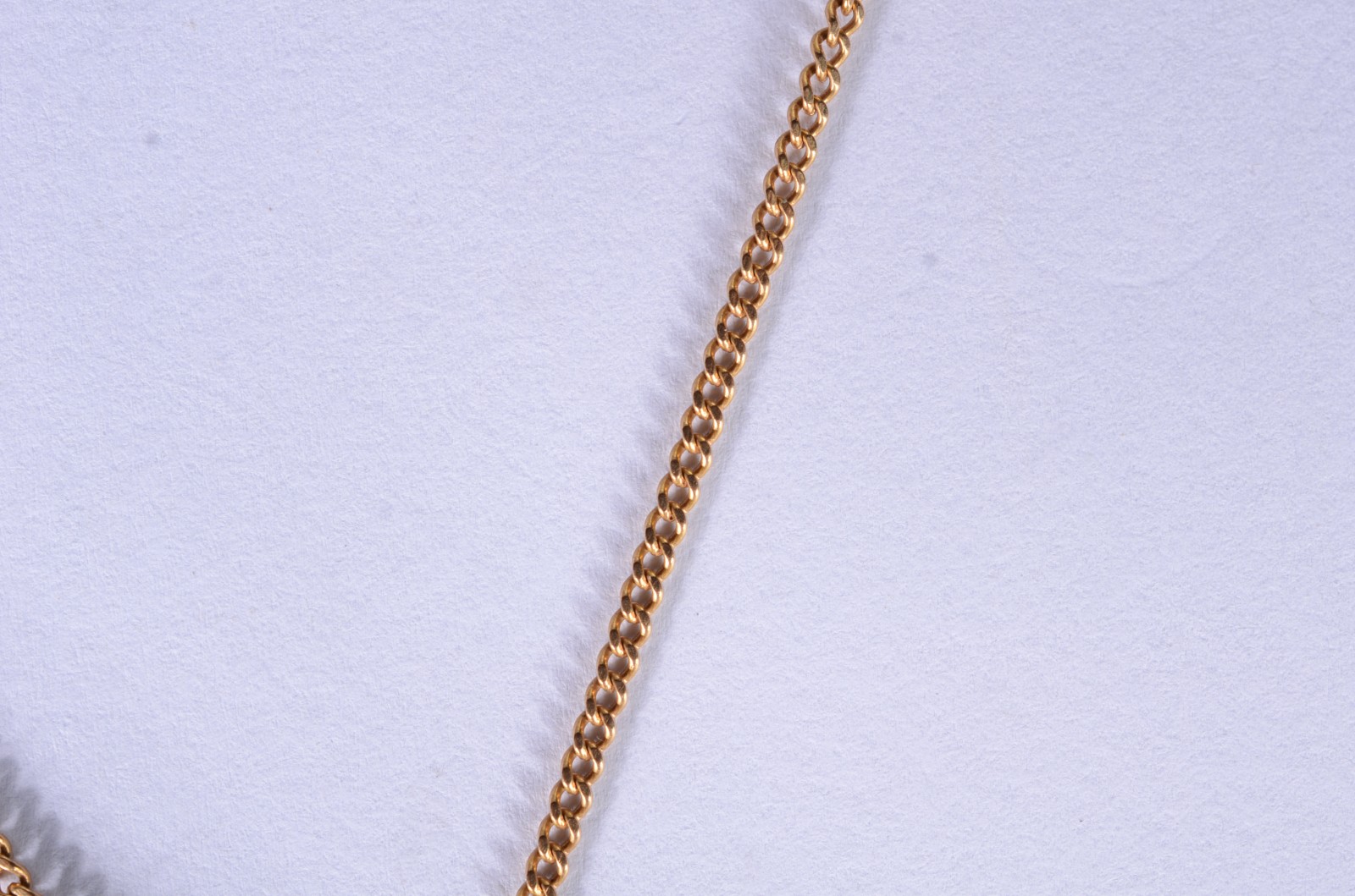 Colar de ouro 18 k., com pendente feitio cruz com rubiltas e safiras... - foto 4 de 6