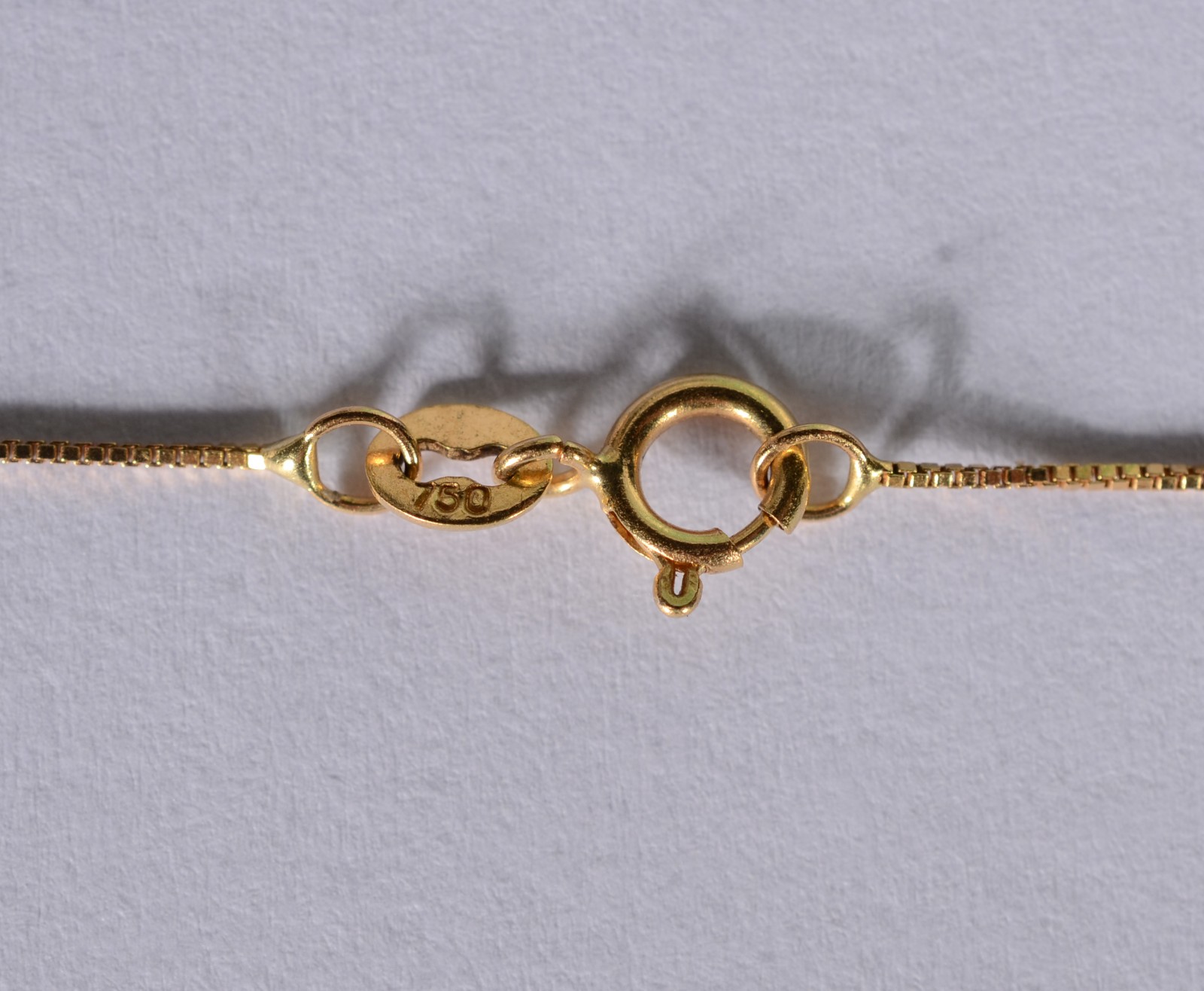 Colar de ouro 18 k., pendente crucifixo. (Por motivos de segurança a... - foto 4 de 4