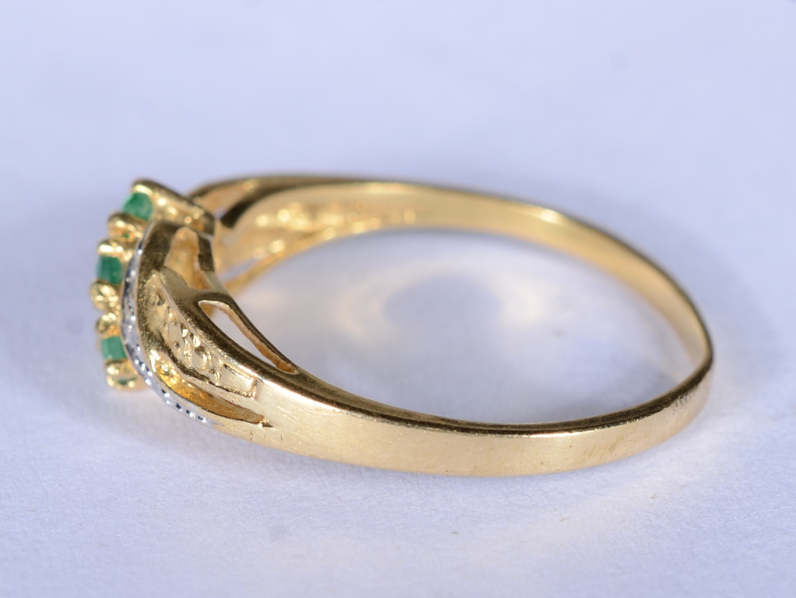 Anel de ouro 18k., contraste 750 mls com esmeraldas, aro 16. (Por... - foto 3 de 7