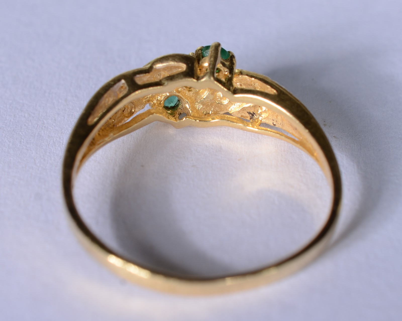 Anel de ouro 18k., contraste 750 mls com esmeraldas, aro 16. (Por... - foto 4 de 7