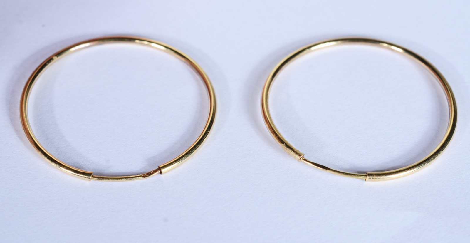 Par de brincos "argolas" de ouro 18 k. (Por motivos de segurança a... - foto 1 de 4